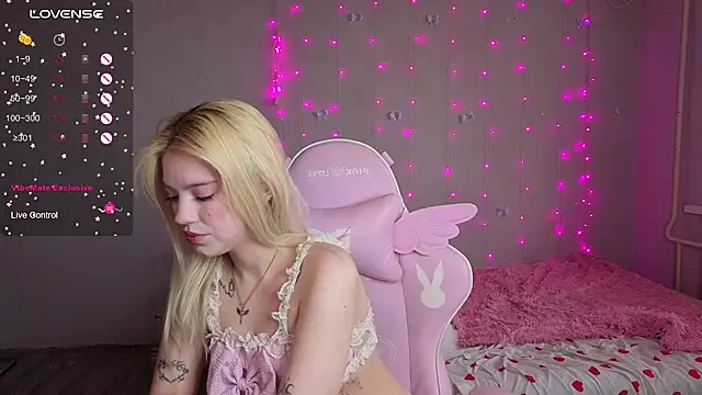 myprettylola online show from 04/04/26, 02:14