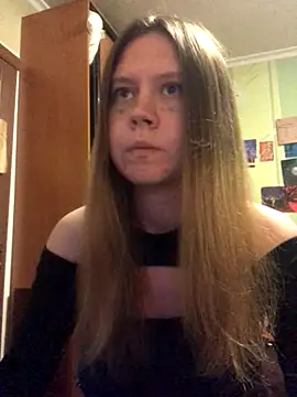 LunaVirelle online show from 10/17/25, 09:17