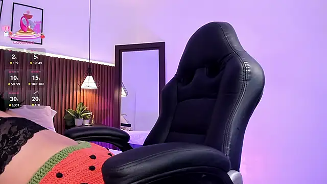 Snapshot of evelyn_samantha chatting on 10/23/25, 01:49 evelyn samantha online show from 10/23/25, 01:49