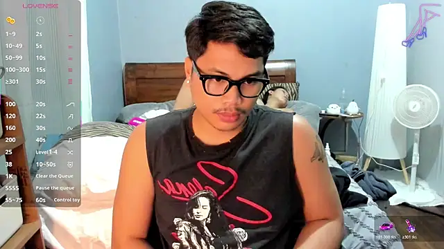 Snapshot of LuisitoJuancho55 chatting on 12/21/25, 12:45 LuisitoJuancho55 online show from 12/21/25, 12:45