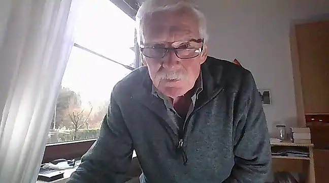 Snapshot of super-snoopy chatting on 01/21/25, 10:19 super-snoopy online show from 01/21/25, 10:19