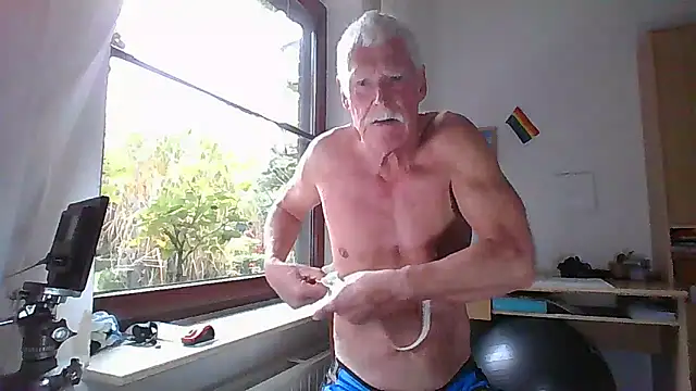 Snapshot of super-snoopy chatting on 10/12/25, 08:46 super-snoopy online show from 10/12/25, 08:46