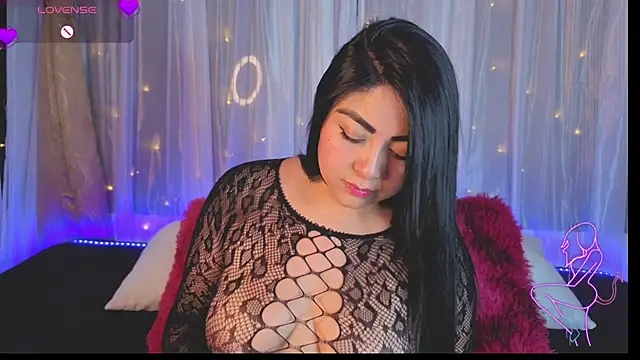 Victoria Jonhss online show from 12/23/25, 12:52