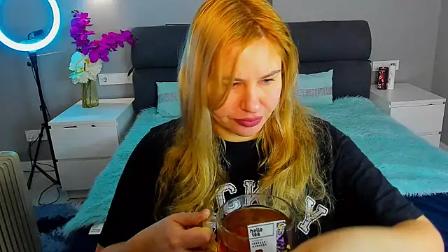 Passion-Blondy online show from 02/05/26, 12:04