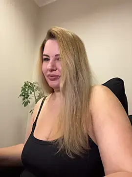 Snapshot of Passion-Blondy chatting on 07/13/26, 08:39 Passion-Blondy online show from 07/13/26, 08:39