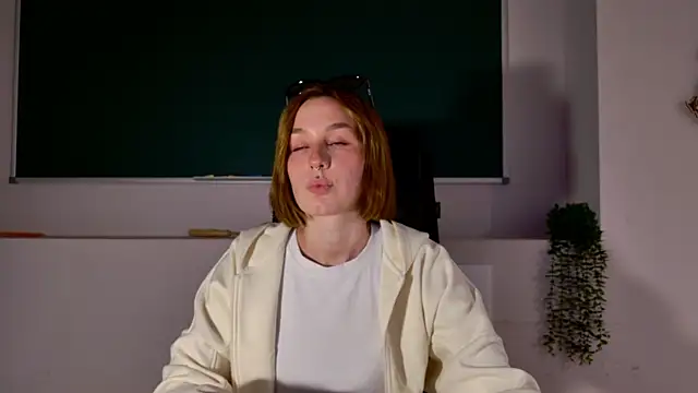 ClaireMathis online show from 04/27/26, 02:59