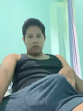 Snapshot of Lukein23 chatting on 12/20/25, 04:36 Lukein23 online show from 12/20/25, 04:36