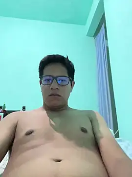 Snapshot of Lukein23 chatting on 12/23/25, 09:18 Lukein23 online show from 12/23/25, 09:18