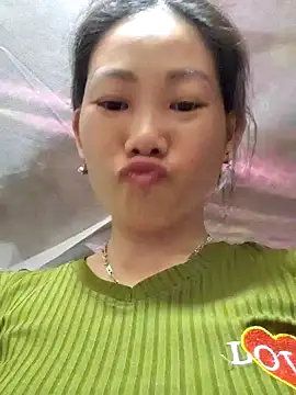 Snapshot of gio-thu chatting on 05/26/26, 12:12 gio-thu online show from 05/26/26, 12:12
