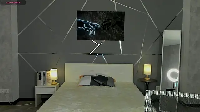 scent  of woman online show from 10/22/25, 08:03