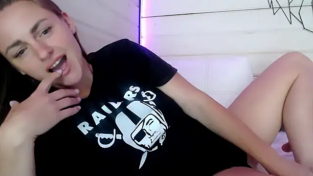 CandyBunie online show from 07/07/26, 04:04