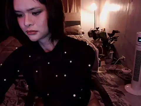 Snapshot of tyra_lurer chatting on 07/19/26, 04:54 tyra lurer online show from 07/19/26, 04:54