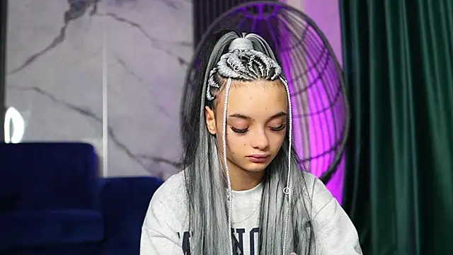 RachelRavee online show from 10/28/25, 05:22