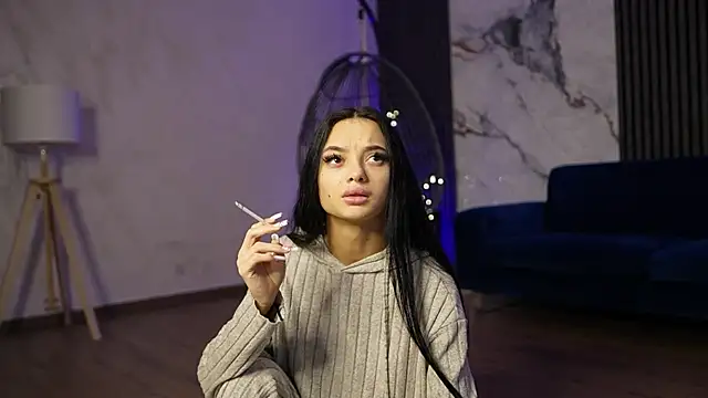 RachelRavee online show from 12/22/25, 05:15