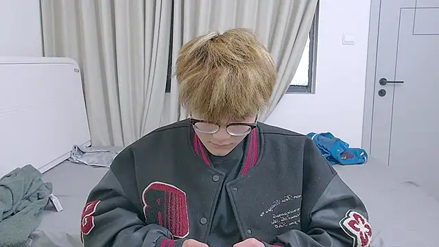 KK-cuteboy online show from 04/05/26, 06:43