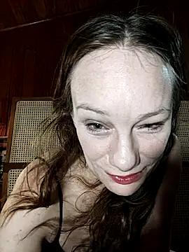 Snapshot of JulieSqualor81 chatting on 03/25/26, 02:28 JulieSqualor81 online show from 03/25/26, 02:28