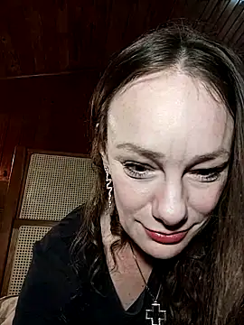 Snapshot of JulieSqualor81 chatting on 03/27/26, 03:56 JulieSqualor81 online show from 03/27/26, 03:56