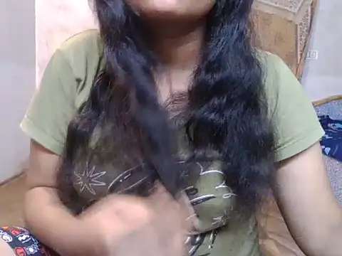 Snapshot of manju_02 chatting on 10/14/25, 10:38 manju 02 online show from 10/14/25, 10:38