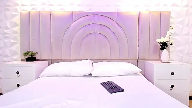 Snapshot of rebeca_brown_ chatting on 11/27/25, 12:07 rebeca brown online show from 11/27/25, 12:07