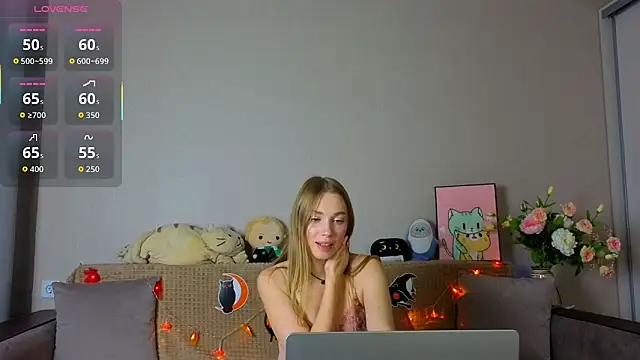 Snapshot of ElizaPurrr chatting on 10/26/25, 11:05 ElizaPurrr online show from 10/26/25, 11:05