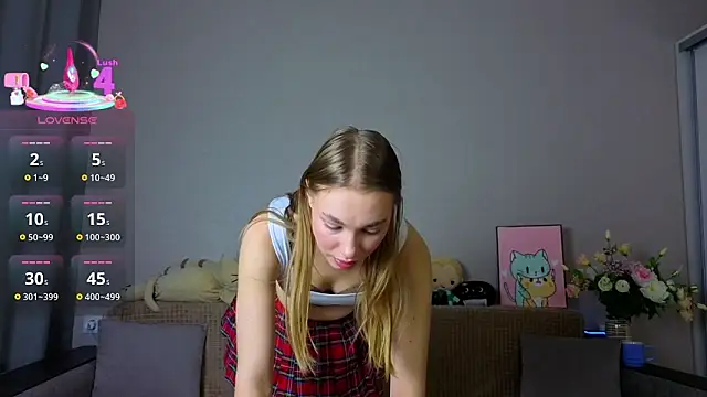 Snapshot of ElizaPurrr chatting on 11/15/25, 04:43 ElizaPurrr online show from 11/15/25, 04:43