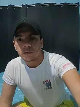 Snapshot of Aturo77 chatting on 11/17/25, 02:28 Aturo77 online show from 11/17/25, 02:28