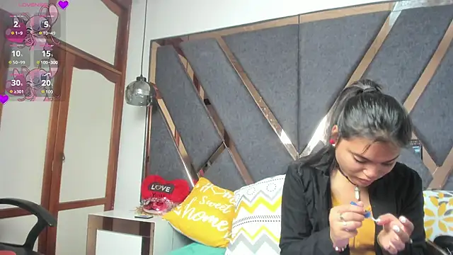 Snapshot of KimiAnal chatting on 10/11/25, 12:58 KimiAnal online show from 10/11/25, 12:58