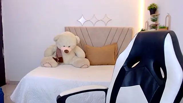 Snapshot of zara_cute chatting on 07/11/26, 12:08 zara cute online show from 07/11/26, 12:08