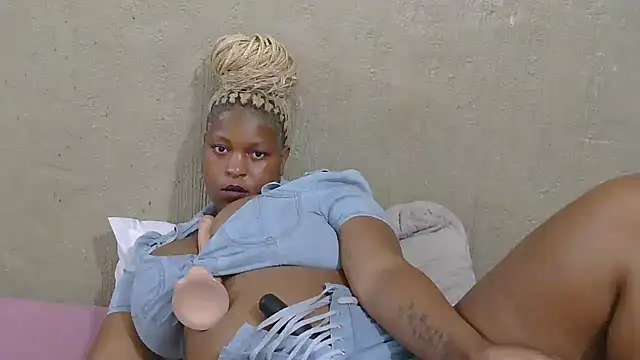 ZuriVixen online show from 10/17/25, 07:49