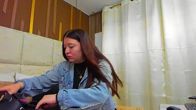 AmbarGills online show from 02/28/26, 01:01