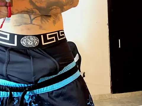 Snapshot of Cami_KingSex chatting on 10/14/25, 04:08 Cami KingSex online show from 10/14/25, 04:08