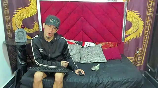 Pride couple online show from 12/21/25, 12:18