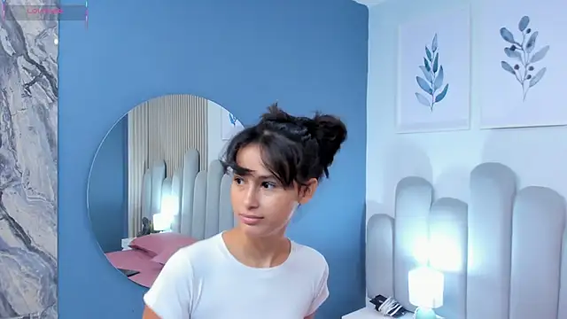 Snapshot of luly_dreams chatting on 06/17/26, 11:45 luly dreams online show from 06/17/26, 11:45