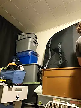 Snapshot of Akdecline chatting on 10/29/25, 08:05 Akdecline online show from 10/29/25, 08:05