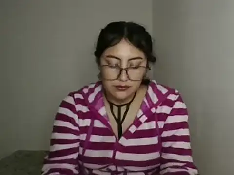 Snapshot of Mar_00c chatting on 10/17/25, 05:32 Mar 00c online show from 10/17/25, 05:32