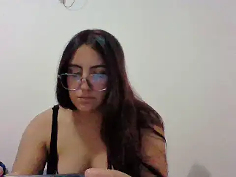 Snapshot of Mar_00c chatting on 11/10/25, 06:12 Mar 00c online show from 11/10/25, 06:12