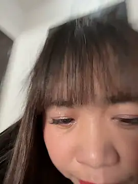 weiww1995 online show from 12/17/25, 02:17