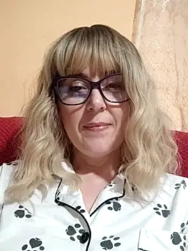 Amelialove42 online show from 06/06/26, 06:45