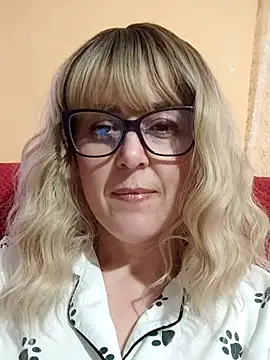 Amelialove42 online show from 06/07/26, 04:00