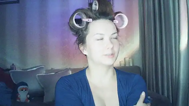 MoodieMira online show from 02/16/26, 03:19