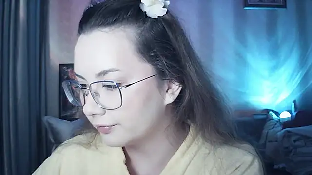 Snapshot of MoodieMira chatting on 05/28/26, 07:00 MoodieMira online show from 05/28/26, 07:00