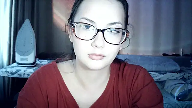 Snapshot of MoodieMira chatting on 06/05/26, 04:13 MoodieMira online show from 06/05/26, 04:13