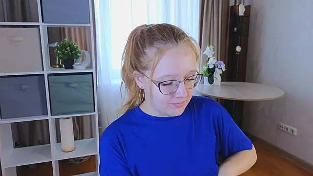 AlinaAldrete online show from 10/12/25, 05:17