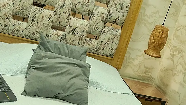 emma2 sm online show from 10/14/25, 11:44