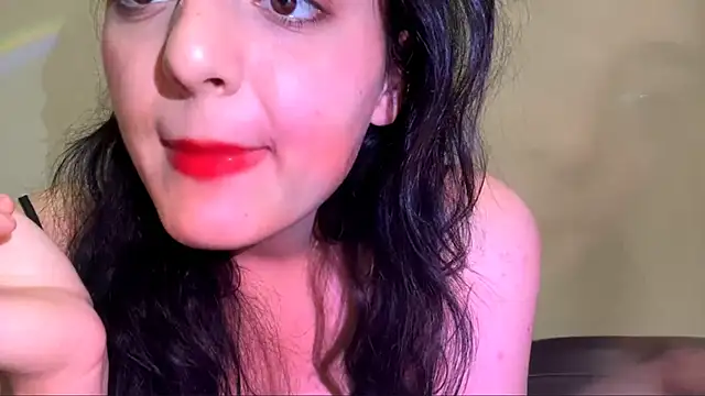 Snapshot of Babis_girlsss chatting on 10/17/25, 07:11 Babis girlsss online show from 10/17/25, 07:11