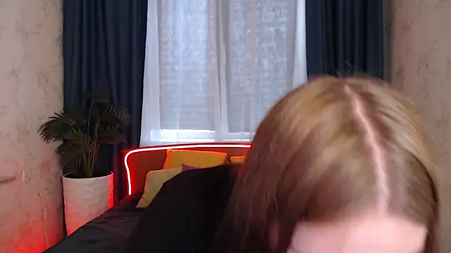 Musegirl online show from 12/04/25, 08:23