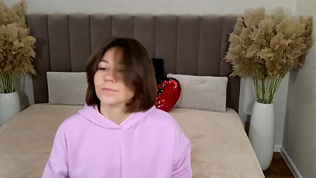 Snapshot of EdenSolis chatting on 10/28/25, 07:12 EdenSolis online show from 10/28/25, 07:12