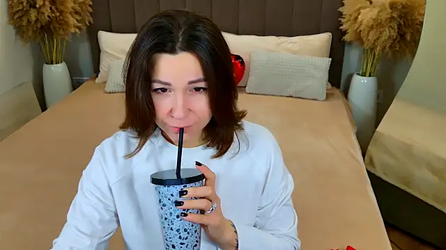 Snapshot of EdenSolis chatting on 03/08/26, 09:24 EdenSolis online show from 03/08/26, 09:24