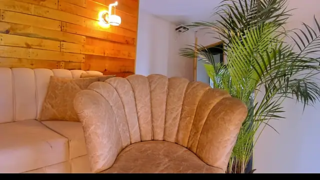 miss brenda  online show from 11/25/25, 09:31