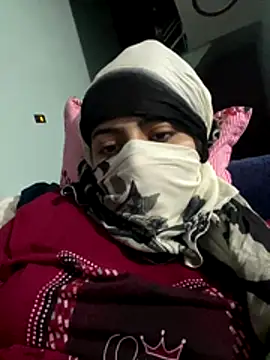 Crazycutiee2 online show from 11/04/25, 12:15